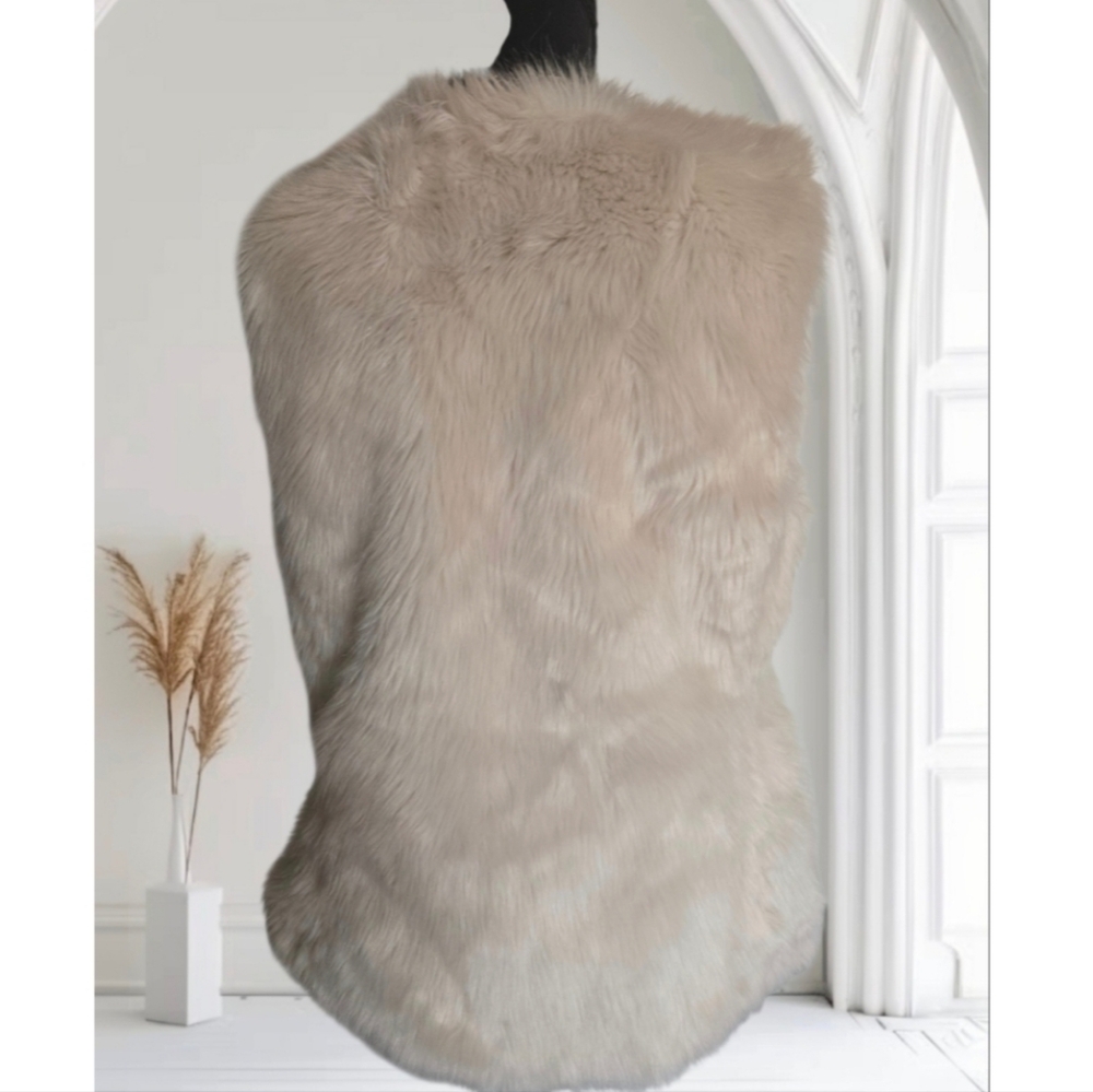 OLD NAVY Cream Faux Fur Vest- Size XS - Picture 5 of 8